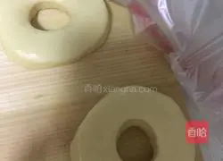 Illustration of how to make donuts with white toast 7