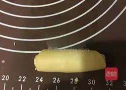 Illustration of how to make bean paste mooncakes 10