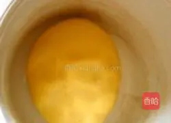 Illustration of how to make black sesame biscuit rolls 9