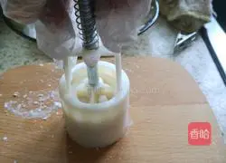 How to make Cantonese-style bean paste mooncakes Illustration 12