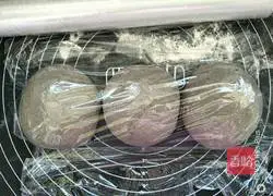 Black sesame and black rice toast bread Practice illustration 5