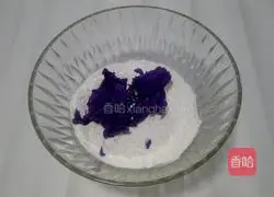 Illustration of how to make romantic purple flower cookies 2