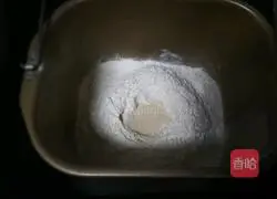 Illustration of how to make sweet bean and meat floss toast 4