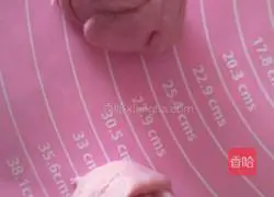 Illustration of how to make dragon fruit rose buns 13