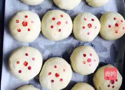 Illustration of how to make crispy five-nut mooncakes 15