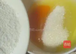 Illustration of how to make customized egg paste flower buds 8