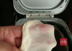 Illustration of how to make two-color toast 2