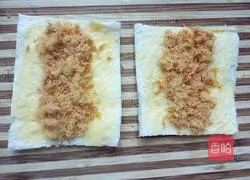 How to make toasted meat floss and ham rolls Illustration 3