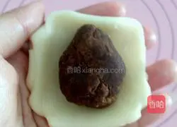 Illustration of how to make Su-style mooncakes in light wave oven 14