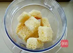 Illustration of making homemade bread crumbs 5