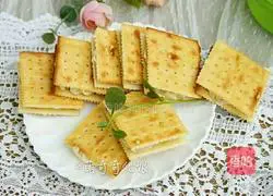 Illustration of how to make peanut beef biscuits 12