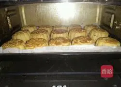 Illustration of how to make purple sweet potato, walnut and bean paste mooncakes 15