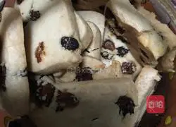 Illustration of how to make raisin cookies 8