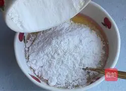 Illustration of how to make cheese snowskin mooncakes 4