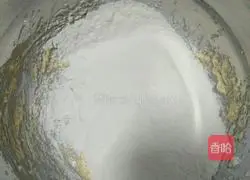 Illustration of how to make egg white biscuits 4