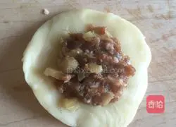 Illustration of how to make crispy skin, fresh meat and pickled mustard mooncakes 13