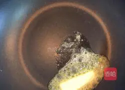 Illustration of how to make poached egg and zucchini toast 6