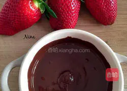 Illustration of how to make crispy chocolate strawberries 2