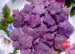 Illustration of how to make romantic purple flower cookies 12