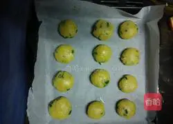 Illustration of how to make chive shortbread cookies 8