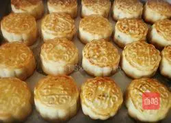Cantonese five-nut mooncake recipe 18