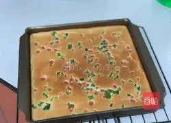 Illustration of how to make chives and meat floss rolls 16