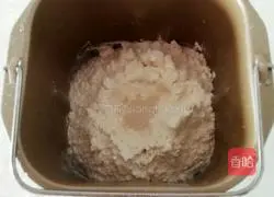 Illustration of how to make meat floss bread 2