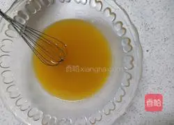 Illustration of how to make five-nut mooncakes 1