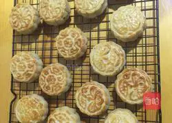 Cantonese five-nut mooncake recipe 12