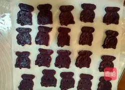 Illustration of how to make low-sugar purple sweet potato biscuits 6