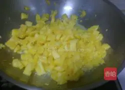 Illustration of how to make pineapple pulp biscuits 4