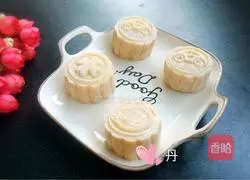 Illustration of how to make snowskin mooncakes with custard filling 10