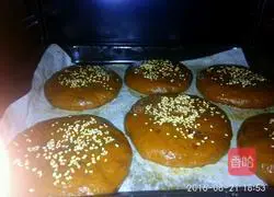 Illustration of how to make rose mixed sugar mooncakes 10