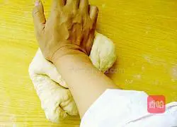 Illustration of how to make handmade three-color toast 8