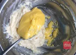 Illustration of how to make French cheese mooncakes 4