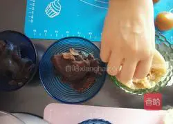 Illustration of how to make peach mountain skin mooncakes 2