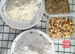 Illustration of how to make five-nut mooncake filling 3