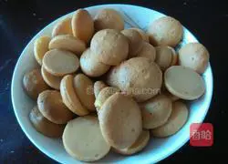 Illustration of how to make egg yolk biscuits 7