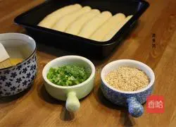 Illustration of how to make pork floss buns with green onions 11