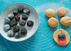 Illustration of how to make steamed moon cakes 9