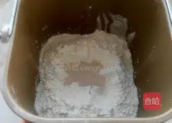 Illustration of how to make hand-shredded condensed milk bread 1