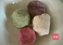 Illustration of how to make cloud bean and vegetable juice mooncakes 5