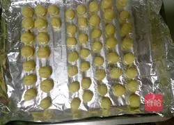 Illustration of how to make nut biscuits 9