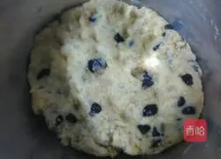 Raisins Illustration of how to make peach biscuits 1