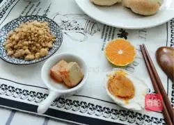 Illustration of making mustard vegetable and fresh meat mooncakes 11