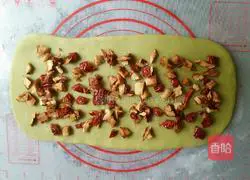 Illustration of how to make Matcha red date hard Leba bread 12