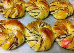 Illustration of how to make bean paste bread rolls 13