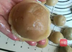 Cantonese egg yolk mooncake recipe 9