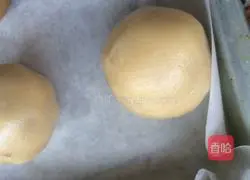 Illustration of how to make lotus paste and egg yolk mooncakes 6