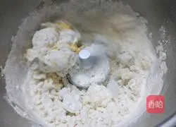 Illustration of how to make chives and meat floss toast 3